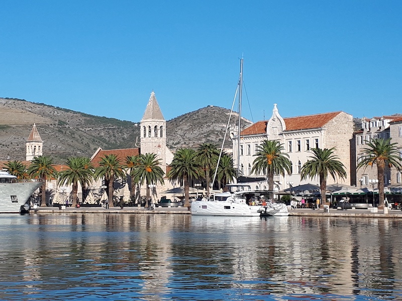 Blick auf die historische Altstadt in Trogir